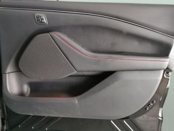 Ford Mustang Mach-e Standard Range 70kWh Automatic AWD (269 ps) - ACTIVE LANE ASSIST