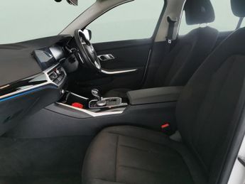 BMW 3 Series 2.0 330e 12kWh SE Pro Plug-in (292 ps) - AUTO PARK - REVERSE CAM