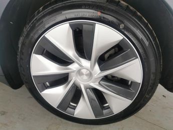 Tesla Model Y SUV RWD (346 ps) - LED - REVERSE CAM - NAV