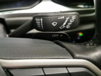 Volkswagen T-Roc 1.5 TSI Life DSG (150 ps) - BLUETOOTH - PARK SENSORS - PADDLE SH