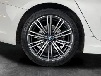 BMW 3 Series 2.0 320i M Sport (184 ps) - CARPLAY - AUTO PARK - LED