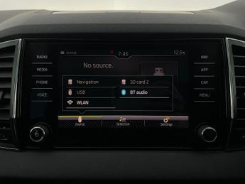 Skoda Karoq 1.5 TSI ACT SE L DSG (150 ps) - HEATED SEATS - NAV - BLUETOOTH