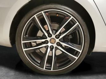 Seat Leon 2.0 TSI Cupra 300 ST DSG 7 Spd 4Drive (300 ps) - PADDLE SHIFT