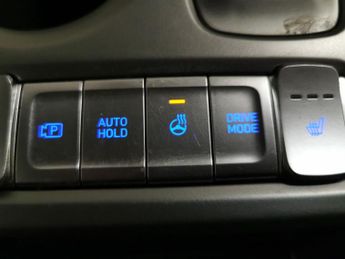 Hyundai Kona 64kWh Premium (10.5kW Charger) (204 ps) - HEATED SEATS - HEATED 