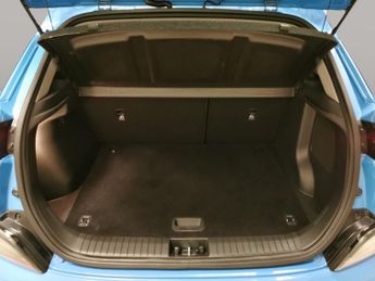 Hyundai Kona 64kWh Premium (10.5kW Charger) (204 ps) - HEATED SEATS - HEATED 