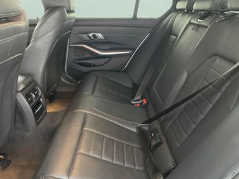 BMW 3 Series 2.0 320i M Sport (184 ps) - CARPLAY - AUTO PARK - LED