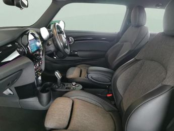 Mini Electric Hatch Cooper SE 32.6kWh Level 2 (184 ps) - NAV - INTERIOR LIGHT PACK