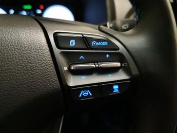 Hyundai Kona 64kWh Premium (10.5kW Charger) (204 ps) - HEATED SEATS - HEATED 