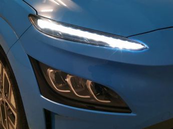Hyundai Kona 64kWh Premium (10.5kW Charger) (204 ps) - HEATED SEATS - HEATED 
