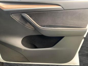 Tesla Model Y (Dual Motor) Long Range 4WDE (384 bhp) - LED - REVERSE CAM - NAV