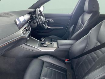 BMW 3 Series 2.0 320i M Sport (184 ps) - CARPLAY - AUTO PARK - LED