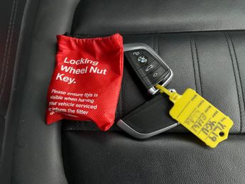 BMW 3 Series 2.0 320i M Sport (184 ps) - CARPLAY - AUTO PARK - LED