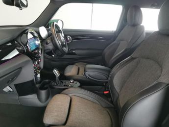 Mini Electric Hatch Cooper SE 32.6kWh Level 2 (184 ps) - NAV - INTERIOR LIGHT PACK