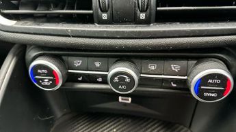 Alfa Romeo Giulia 2.0T Veloce Ti (280 ps) - CLIMATE PACK - LANE DEPARTURE  - CRUIS