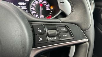 Alfa Romeo Giulia 2.0T Veloce Ti (280 ps) - CLIMATE PACK - LANE DEPARTURE  - CRUIS