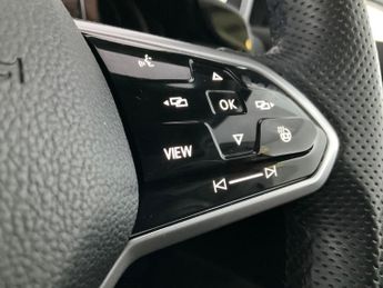 Volkswagen Golf 2.0 TDI R-Line DSG (150 ps) - LED - HEATED STEERING - BLUETOOTH