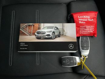 Mercedes-Benz GLA 1.3 GLA250e 15.6kWh Exclusive Edition Plug-in 8G-DCT (218 ps) - 