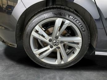 Volkswagen Golf 2.0 TDI R-Line DSG (150 ps) - LED - HEATED STEERING - BLUETOOTH