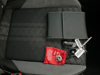 Volkswagen Golf 2.0 TDI R-Line DSG (150 ps) - LED - HEATED STEERING - BLUETOOTH