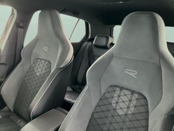 Volkswagen Golf 2.0 TDI R-Line DSG (150 ps) - LED - HEATED STEERING - BLUETOOTH