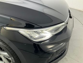 Volkswagen Golf 2.0 TDI R-Line DSG (150 ps) - LED - HEATED STEERING - BLUETOOTH