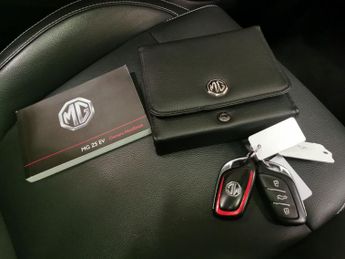 MG MG ZS 44.5kWh Exclusive (143 ps) - REVERSE CAM - NAV - HEATED LEATHER