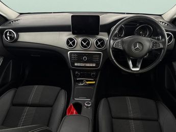 Mercedes-Benz GLA 1.6 GLA180 GPF Urban Edition 7G-DCT (122 ps) - SAT NAV - BLUETOO