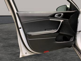 Kia Xceed 1.6 GDi 8.9kWh 3 Plug-in DCT (139 bhp) - HEATED STEERING - LANE 