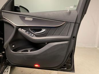 Mercedes-Benz EQC EQC 400 80kWh AMG Line (Premium) 4MATIC (408 ps) - SELF PARK - L