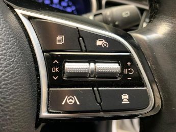 Kia Xceed 1.6 GDi 8.9kWh 3 Plug-in DCT (139 bhp) - HEATED STEERING - LANE 