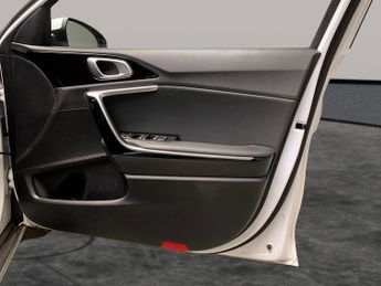 Kia Xceed 1.6 GDi 8.9kWh 3 Plug-in DCT (139 bhp) - HEATED STEERING - LANE