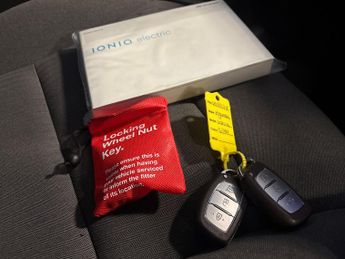 Hyundai Ioniq 38.3kWh Premium (136 ps) - LED - REVERSE CAM - NAV