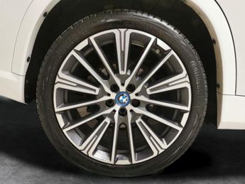 BMW iX1 30 66.5kWh M Sport xDrive (11kW Charger) (313 ps) - ALCANTARA - 