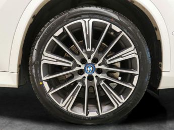 BMW iX1 30 66.5kWh M Sport xDrive (11kW Charger) (313 ps) - TECH PACK - 