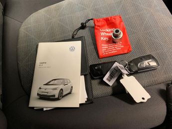 Volkswagen ID.3 Pro Performance 58kWh Life (204 ps) - 18IN ALLOYS - CLIMATE CONT