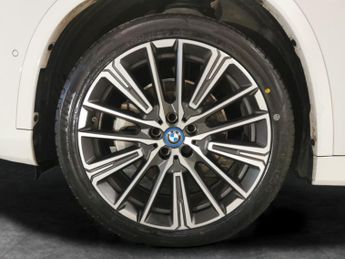BMW iX1 30 66.5kWh M Sport xDrive (11kW Charger) (313 ps) - ALCANTARA - 