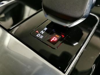 Land Rover Range Rover Velar 2.0 D200 MHEV 4WD (204 ps) - PADDLE SHIFT - 19IN ALLOYS - CLIMAT