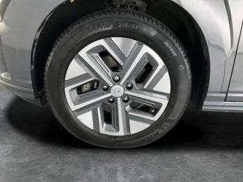 Hyundai Kona 64kWh Premium (10.5kW Charger) (204 ps) - NAV - HEATED SEATS