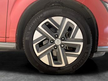 Hyundai Kona 64kWh Premium (10.5kW Charger) (204 ps) - HEATED SEATS - HEATED 