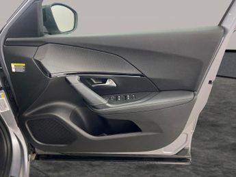 Peugeot E-2008 50kWh GT (7kW Charger) (136 ps) - REVERSE CAM - NAV - HEATED SEA