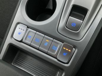 Hyundai Kona 64kWh Premium (10.5kW Charger) (204 ps) - NAV - HEATED SEATS