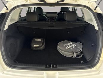 Kia Niro 1.6 GDi 8.9kWh 3 Plug-in DCT (139 bhp) - HEATED LEATHER - HEATED