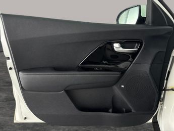 Kia Niro 1.6 GDi 8.9kWh 3 Plug-in DCT (139 bhp) - HEATED LEATHER - HEATED