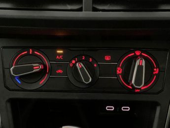 Volkswagen Polo 1.0 TSI Match DSG (95 ps) - AUTO HEADLIGHTS - PRIVACY GLASS - US