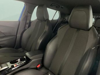 Peugeot E-2008 50kWh GT (7kW Charger) (136 ps) - REVERSE CAM - NAV - HEATED SEA