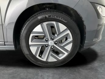 Hyundai Kona 64kWh Premium (10.5kW Charger) (204 ps) - NAV - HEATED SEATS