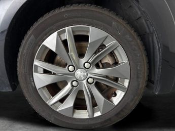 Peugeot E-208 50kWh Allure Premium (7kW Charger) (136 ps) - BLUETOOTH - SPEED 