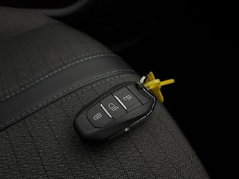 Peugeot E-208 50kWh Allure Premium (7kW Charger) (136 ps) - BLUETOOTH - SPEED 