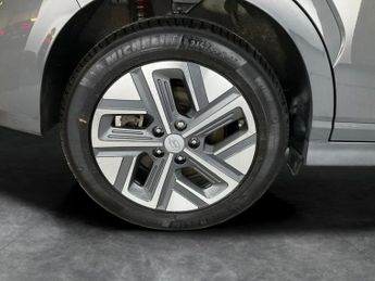 Hyundai Kona 64kWh Premium (10.5kW Charger) (204 ps) - NAV - HEATED SEATS