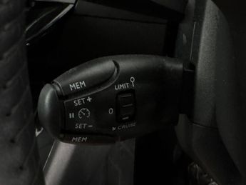 Peugeot E-208 50kWh Allure Premium (7kW Charger) (136 ps) - BLUETOOTH - SPEED 
